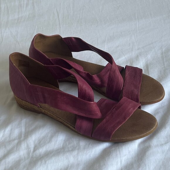 Eric Michael Genuine Leather Sandals Size 9.5 /41 - Picture 1 of 4